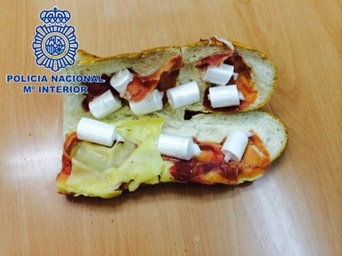 La Policía ha detenido en Benidorm un hombre que llevaba nueve cápsulas de cocaína escondidas en un bocadillo