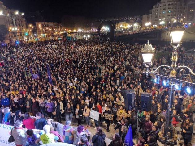 Casi 20.000 personas se manifiestan en Bilbao contra la violencia de género