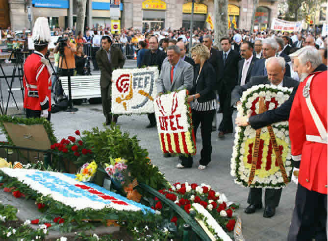 Festejos para conmemorar la Diada. (Reuters)