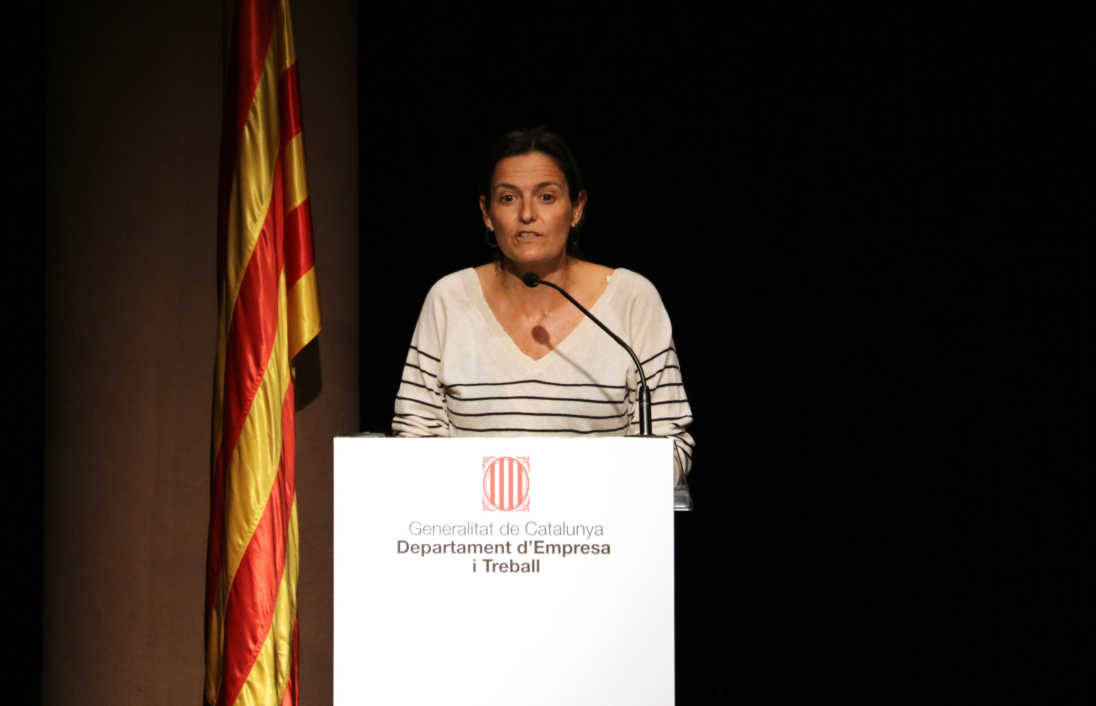 Pla mitjà de la directora general de Turisme, Marta Domènech, en un acte de reconeixement del sector turístic català amb motiu del Dia Mundial del Turisme. Imatge del 27 de setembre de 2021 (Horitzontal)