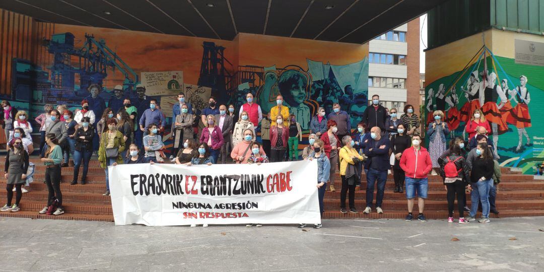 Concentración en la Herriko Plaza de Barakaldo contra una agresión machista