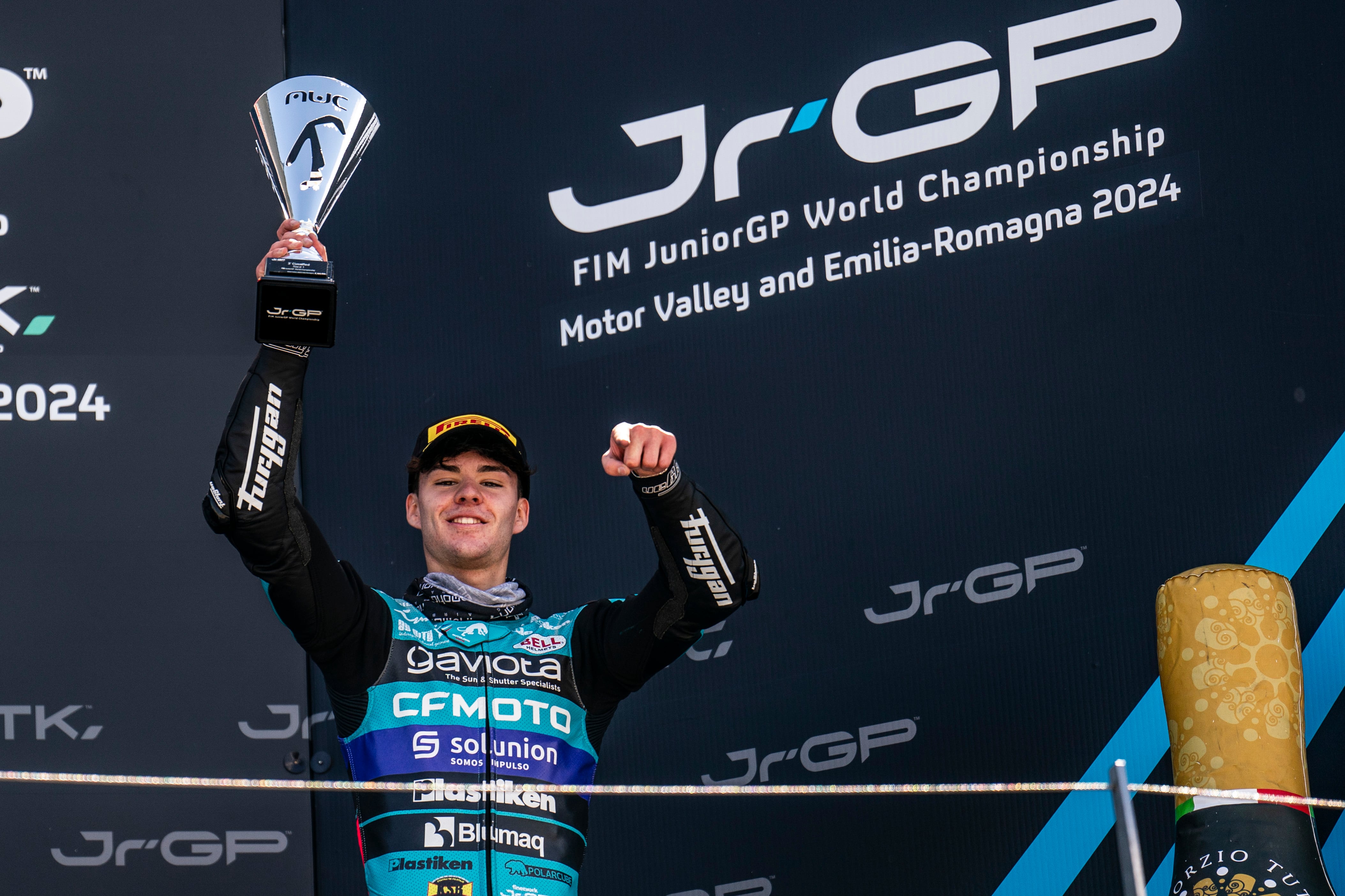 Marcos Uriarte celebrando uno de los podios de la temporada pasada en el Mundial Junior