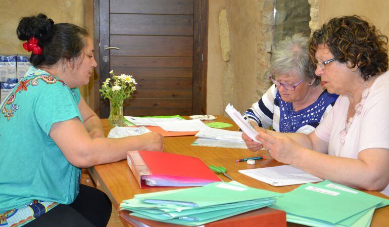 Persones voluntàries i cuidadores.