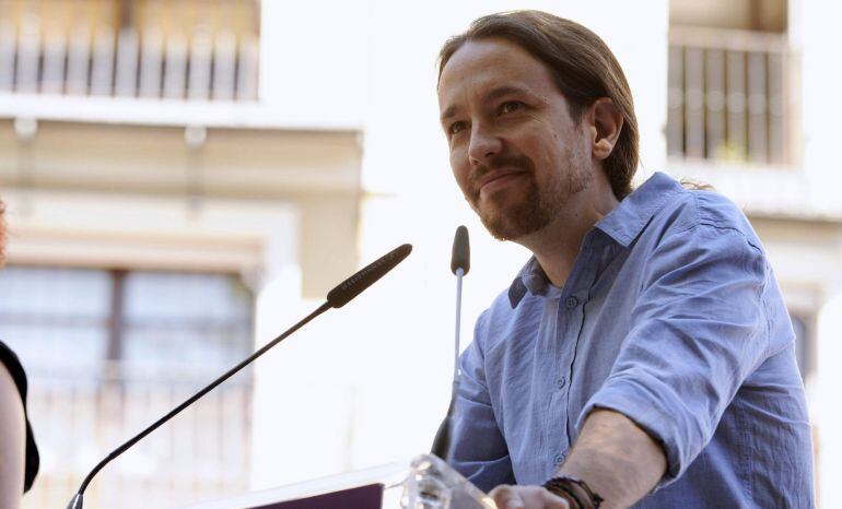 GRA065. TOLEDO, 31/05/2015.- El secretario general de Podemos, Pablo Iglesias, interviene en el acto &quot;Somos Región&quot; que ha organizado Podemos Castilla-La Mancha con motivo de la celebración del Día de Castilla-La Mancha, en la plaza de Zocodover. EFE/Isma