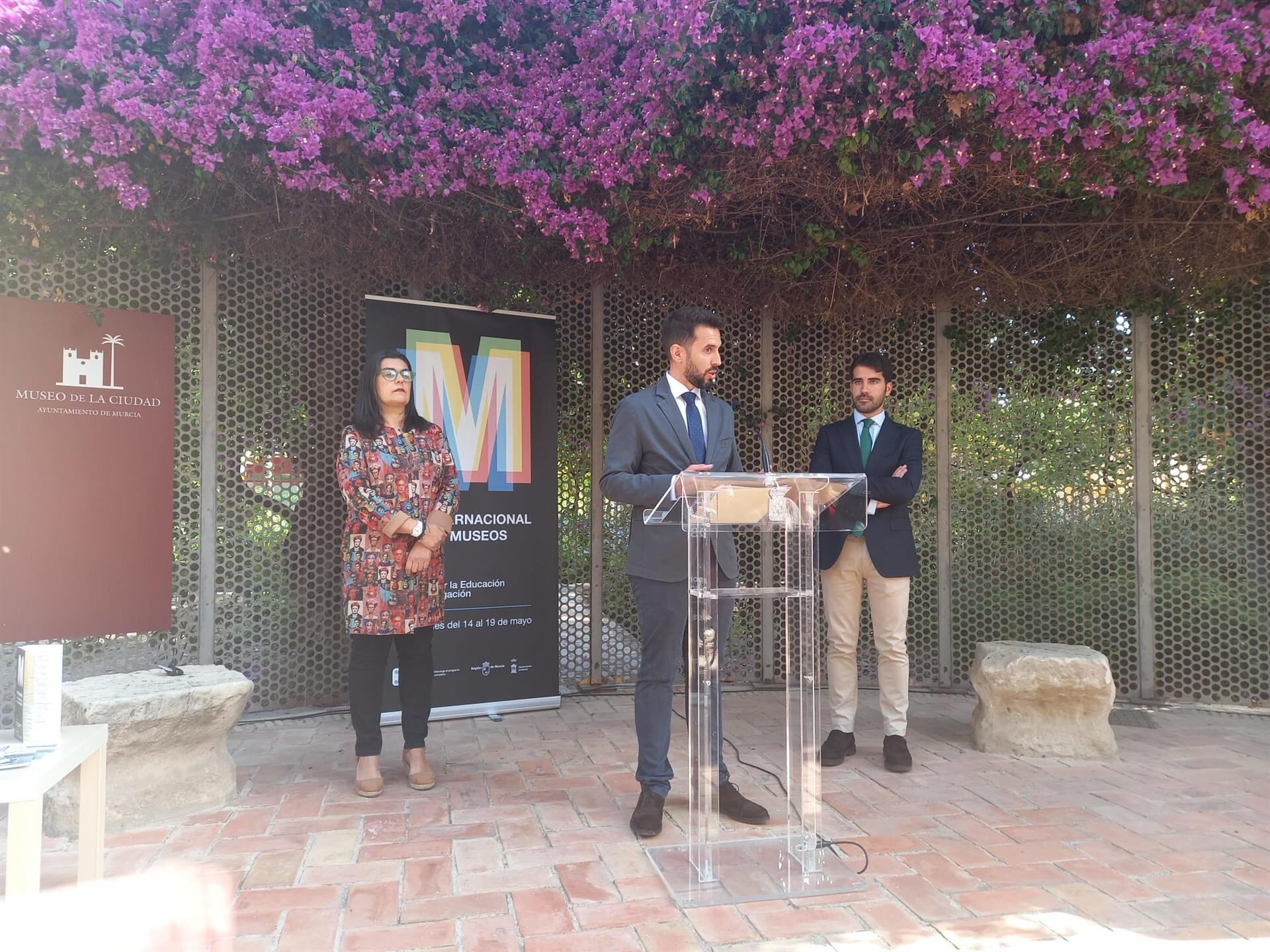 El director general de Patrimonio Cultural, José Francisco Lajara, junto al concejal de Cultura, Diego Avilés, durante la presentación de los actos del Día de los Museos