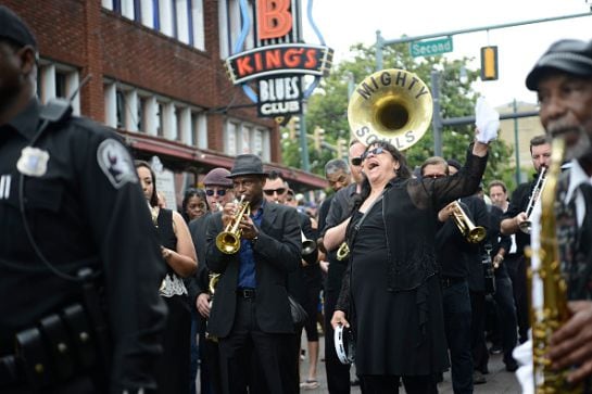 Tributo a BB King en la calle Beale de Memphis