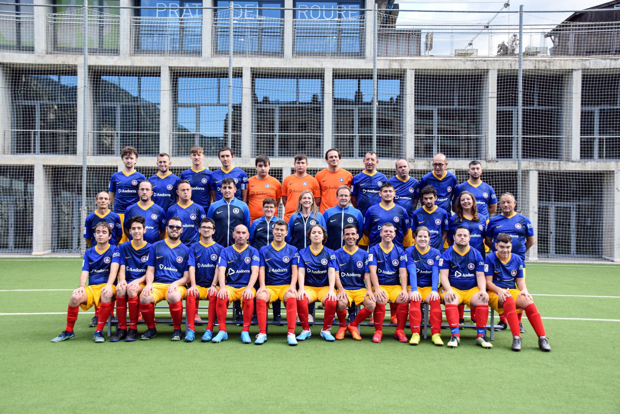 L'equip FC Andorra Genuine d'aquesta temporada al camp Francesc Vila de la FAF a la Massana.