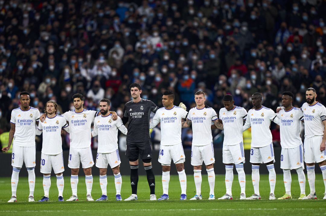 Los jugadores del Real Madrid, antes del partido ante el Atlético. 