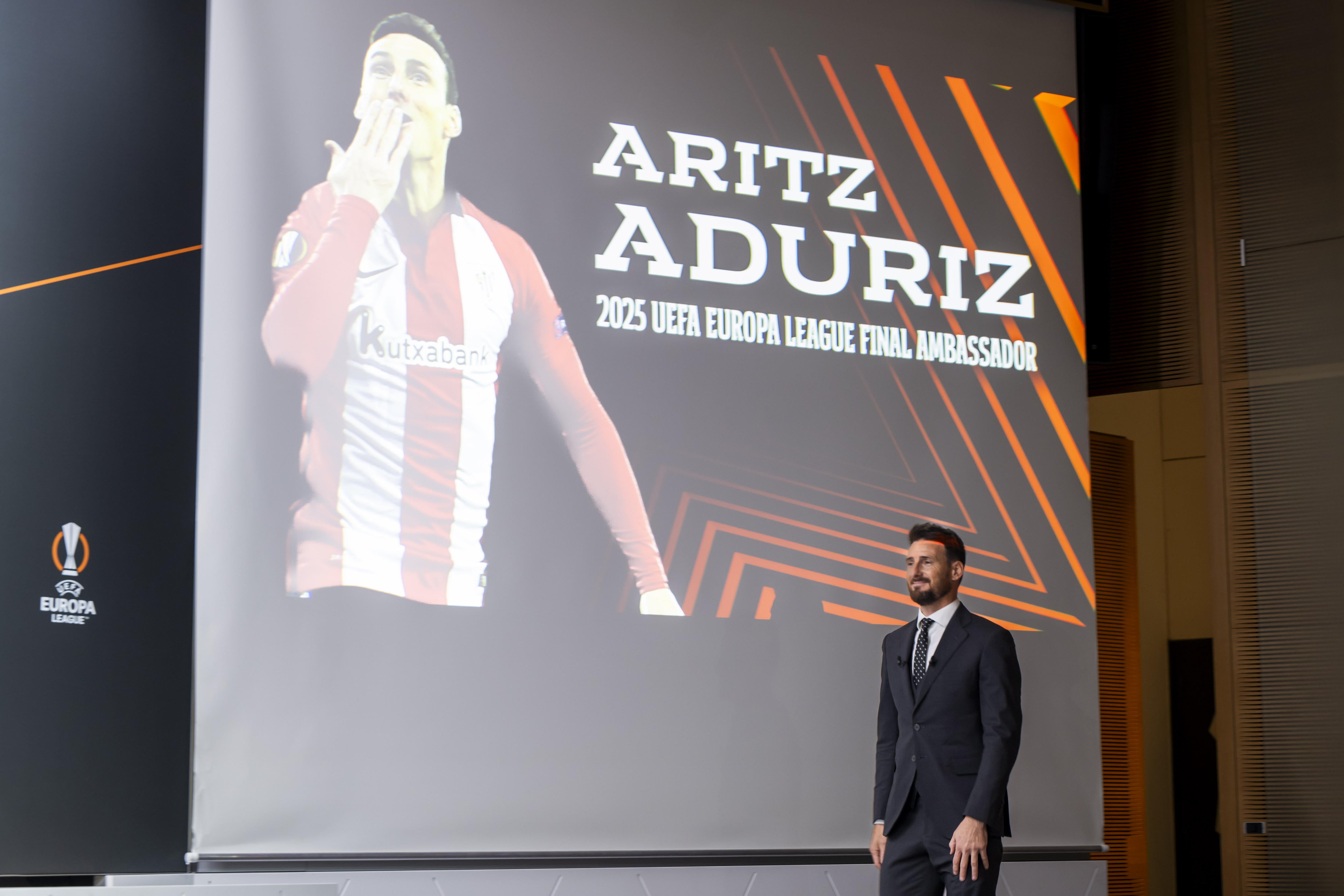 Aritz Aduriz en el sorteo del play off de la Europa League