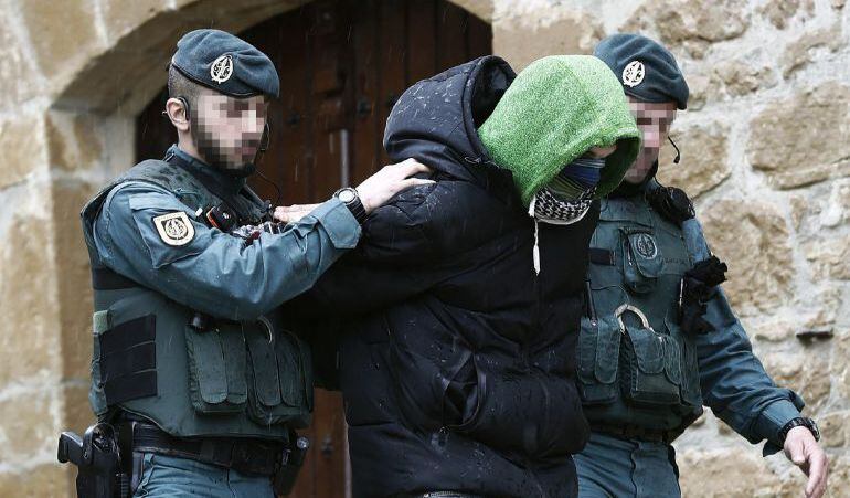 Foto de archivo de la detención un español converso dispuesto a actuar en solitario.