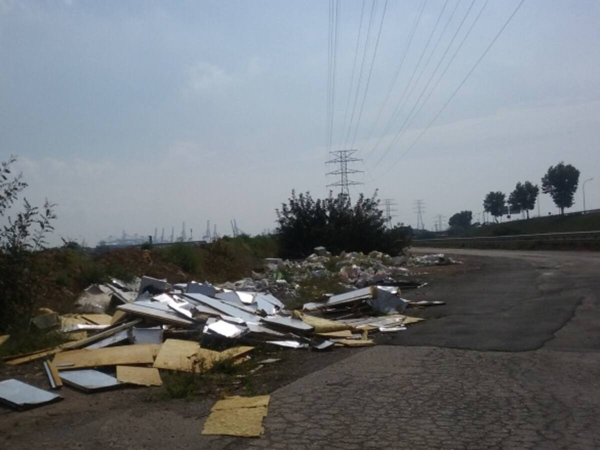 El Ayuntamiento limpia mil toneladas de vertidos