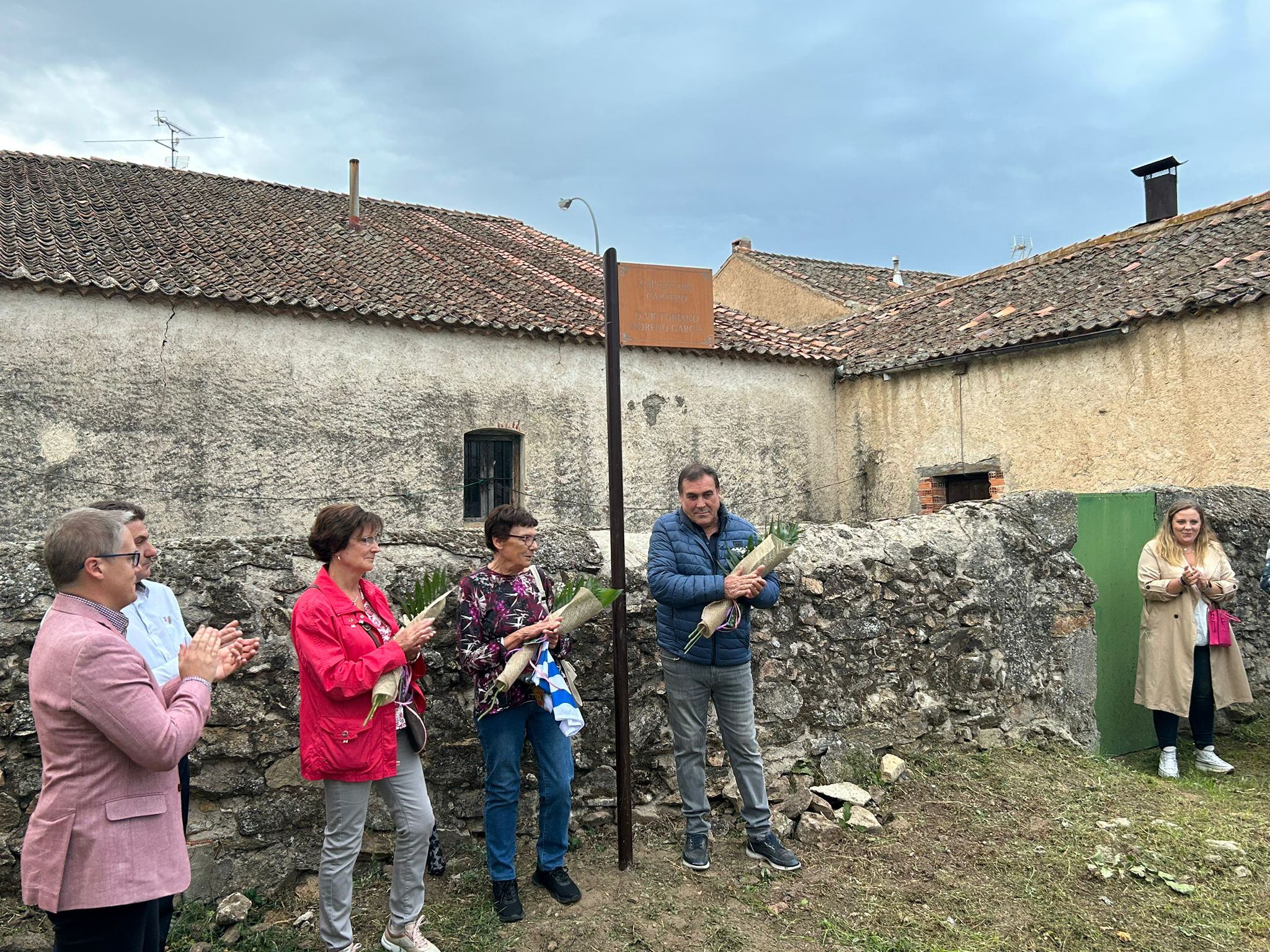 Torrecaballeros homenajea a Victoriano Moreno, cartero del municipio durante más de treinta años