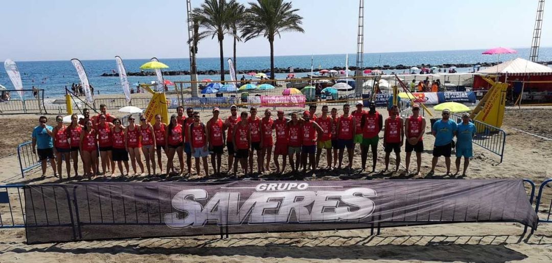 Disfrutando del voleibol en El Palmeral.