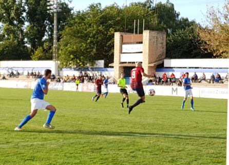 Prieto encarando la meta rival