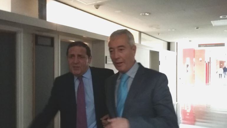 El consejero de Sanidad, Antonio Mª Sáez junto al nuevo gerente del Hospital del Bierzo, José Antonio Visedo 