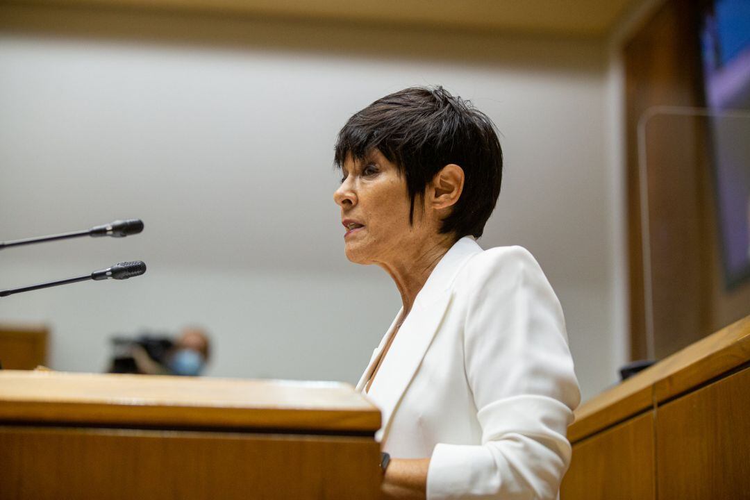 La candidata de EH Bildu a lehendakari, Maddalen Iriarte, durante el pleno en el Parlamento Vasco 