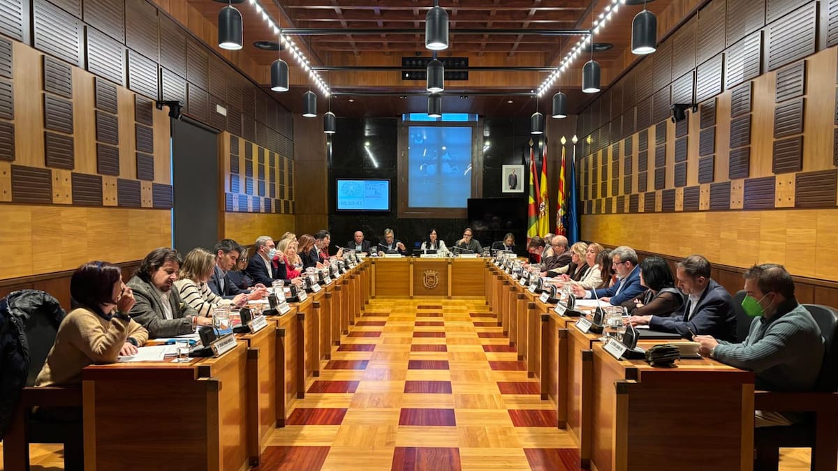 La oposición en el Ayuntamiento de Huesca sitúa la vivienda como uno de los retos del 2026