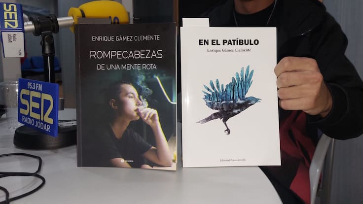 ‘Rompecabezas de una mente rota’ y ‘En el patíbulo’ dos libros de poesía contra el sistema