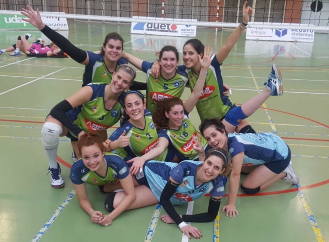 Cuarta posición para el Club Voleibol Ourense, con un punto menos el equipo madrileño del Rivas. Dos conjuntos, que siguen luchando para poder estár un poco más arriba en la clasificación.