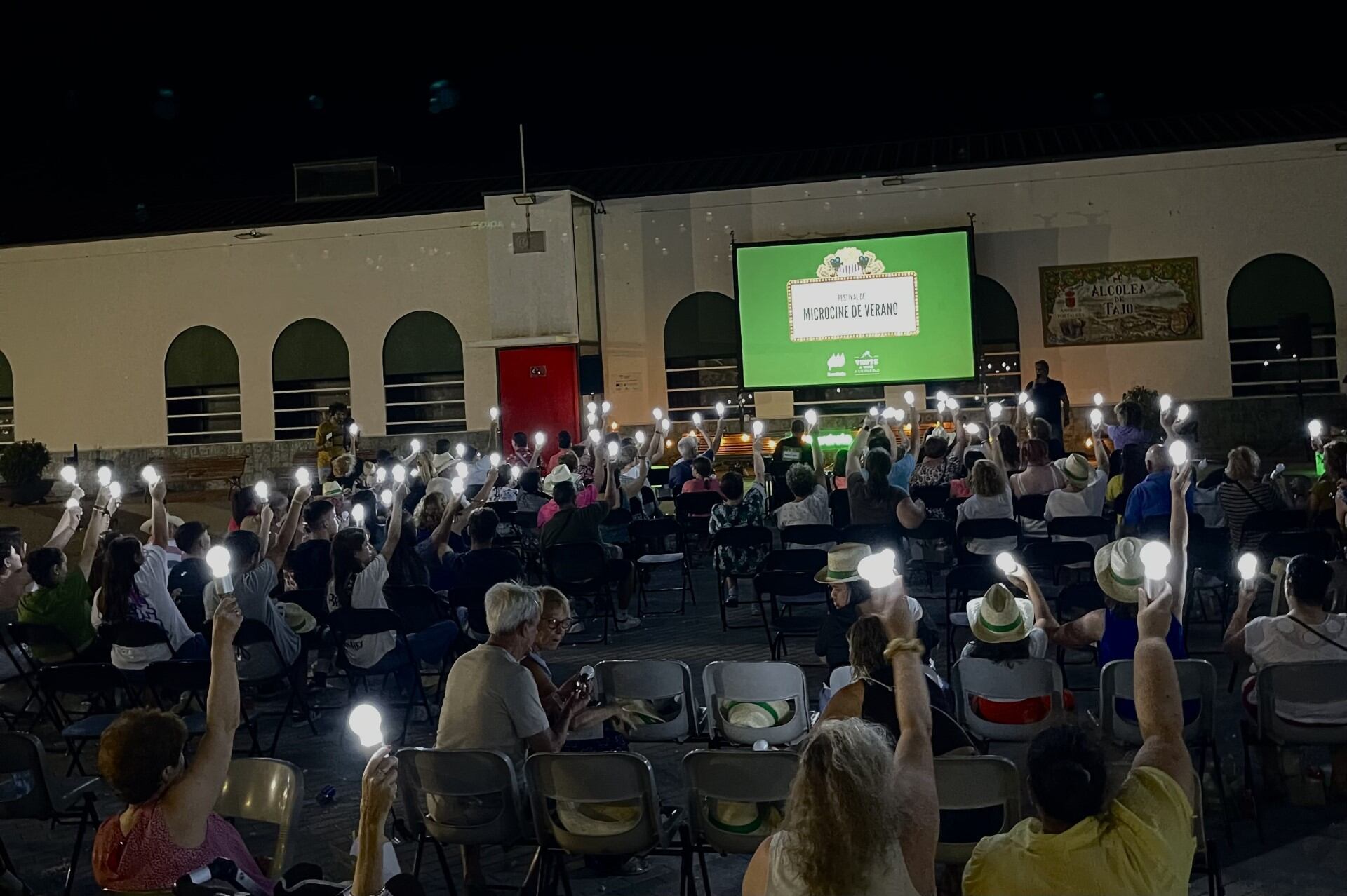 El acto tuvo lugar en la Plaza del Ayuntamiento de Alcolea de Tajo y a él acudieron más de 200 personas