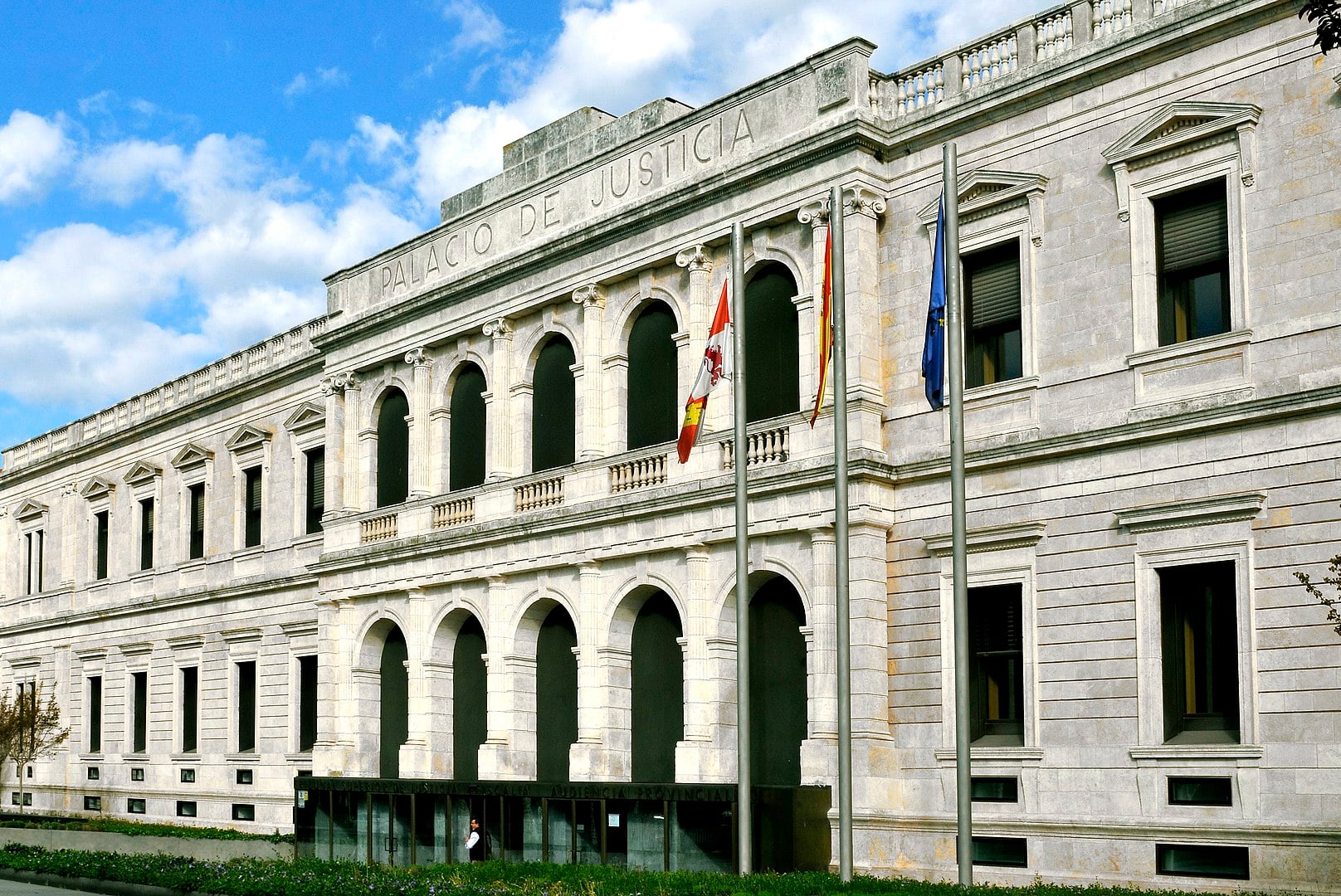 Fachada del Palacio de Justicia en Burgos, sede del  Tribunal Superior de Justicia de Castilla y León