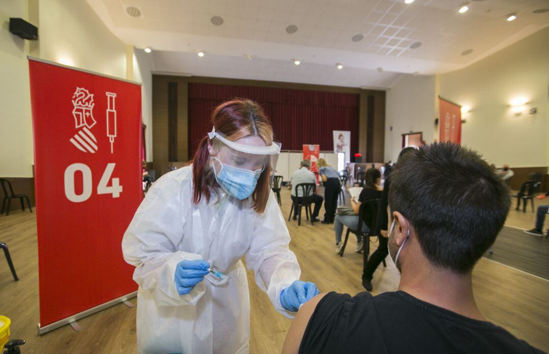 Vacunación en el Museu Faller de Gandia