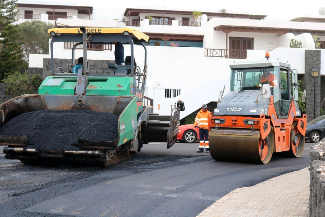 Trabajos de asfaltado en Las Coloradas.