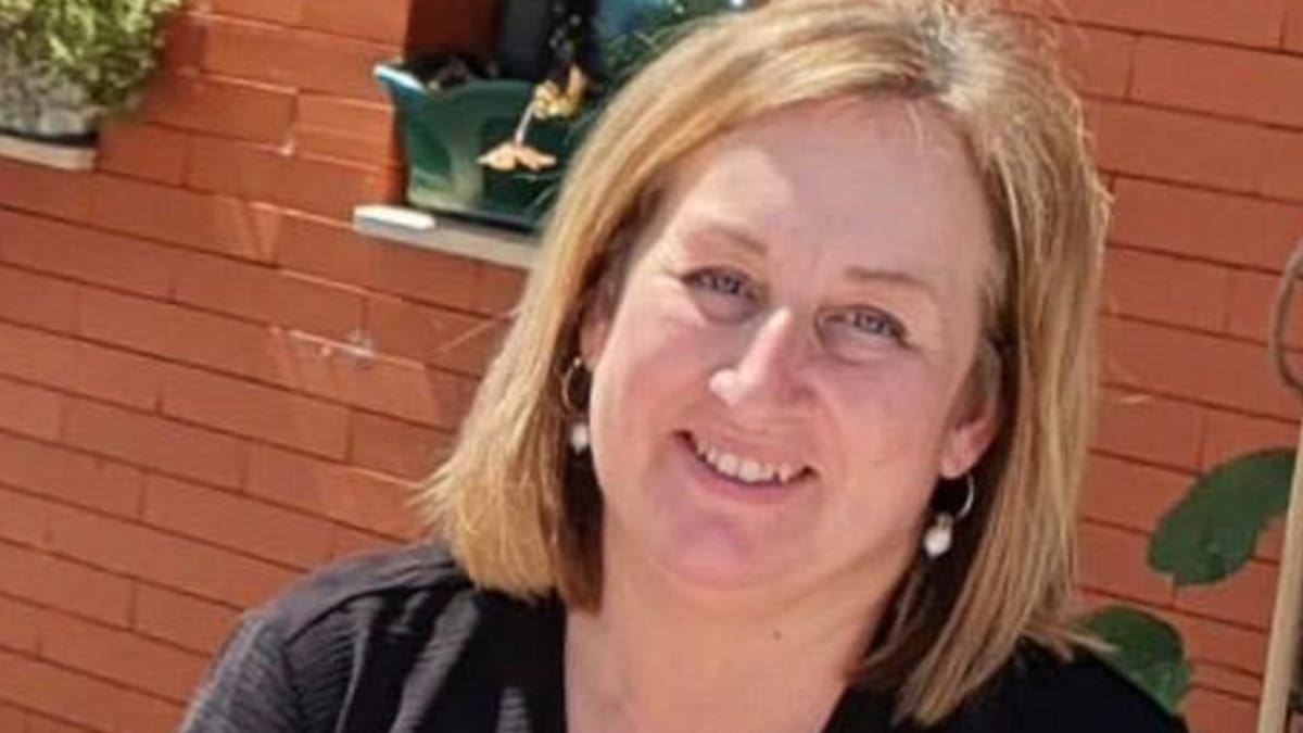 Un gestora se ocupará del IEB tras la dimisión en asamblea de la ...