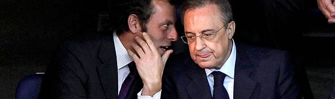 Sandro Rosell charla con Florentino Pérez