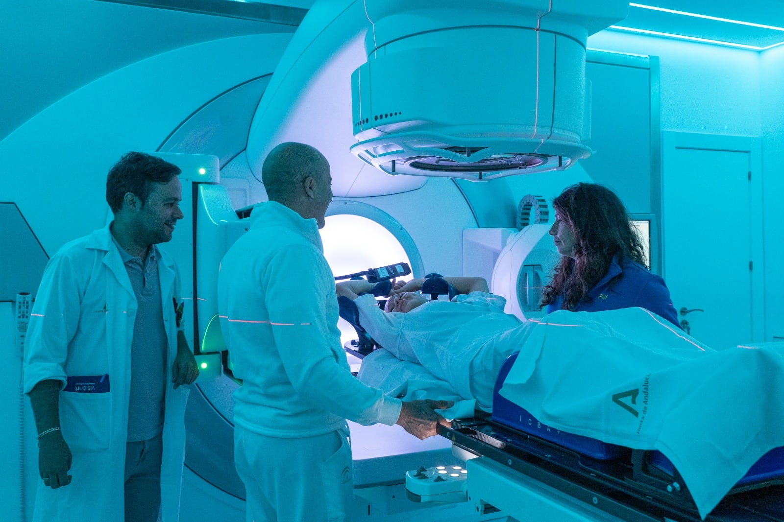 El Hospital de Jaén implanta una avanzada técnica de radioterapia.