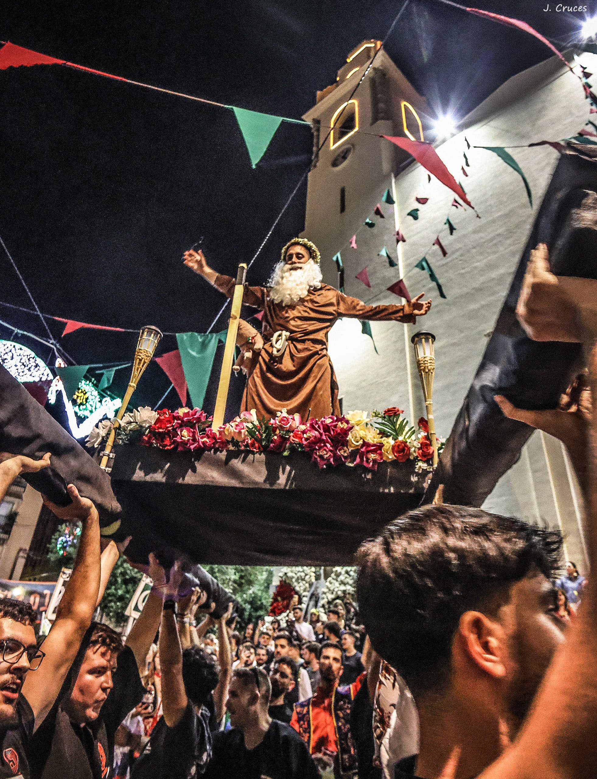 Rafa, decidió poner punto final a su participación tras notar que el esfuerzo del domingo afectaba a su disfrute de las fiestas.