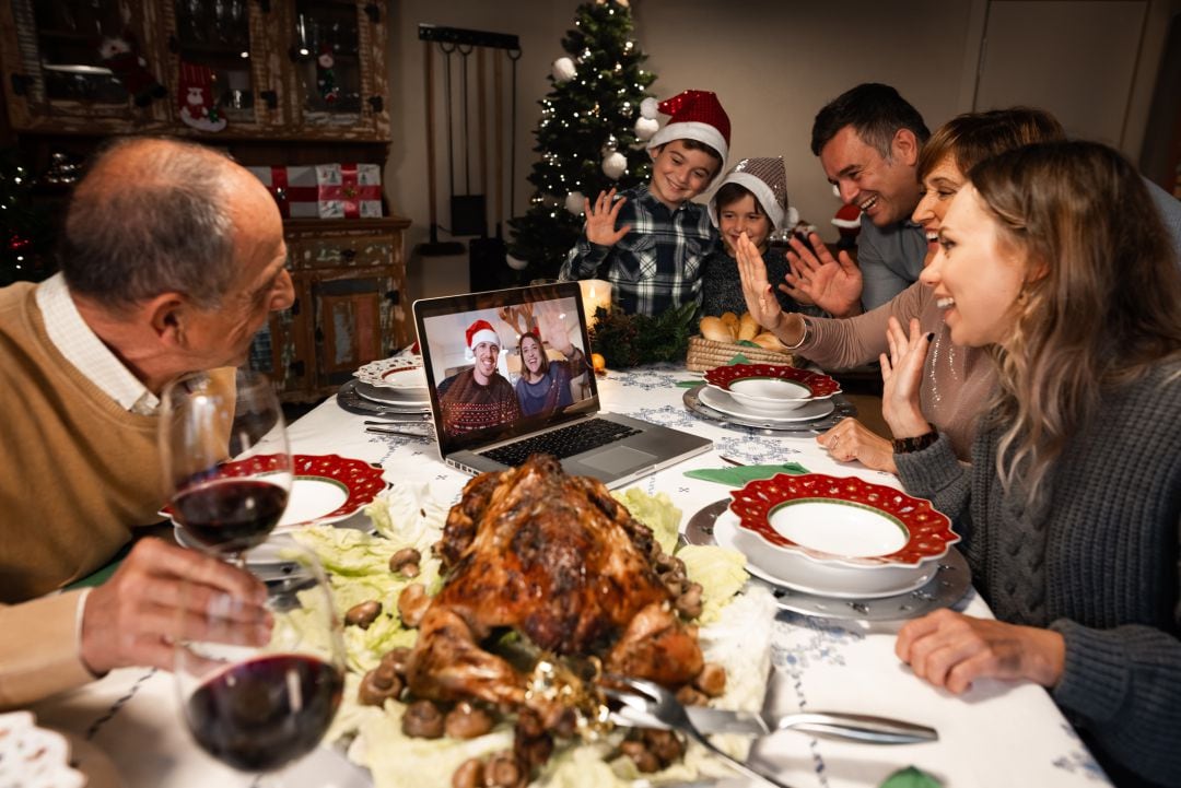 Celebración navideña en familia.