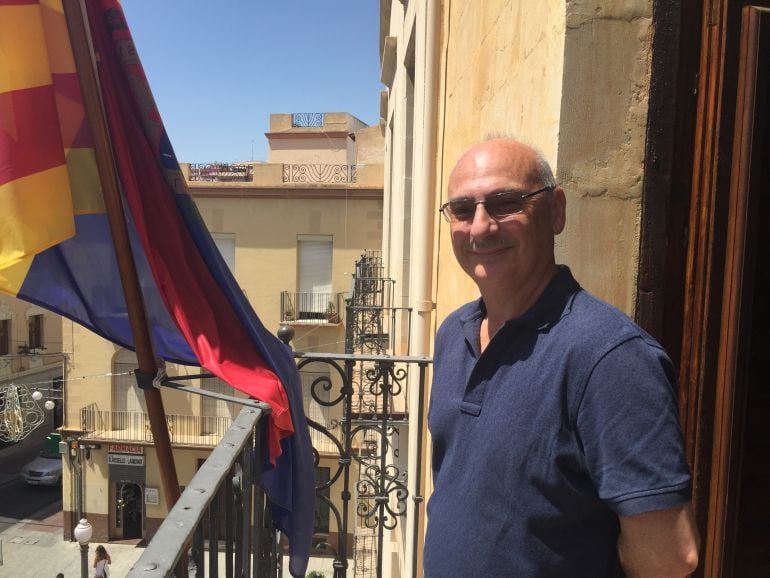 Francis Martínez Mojica, en el balcón del Ayuntamiento de Elche