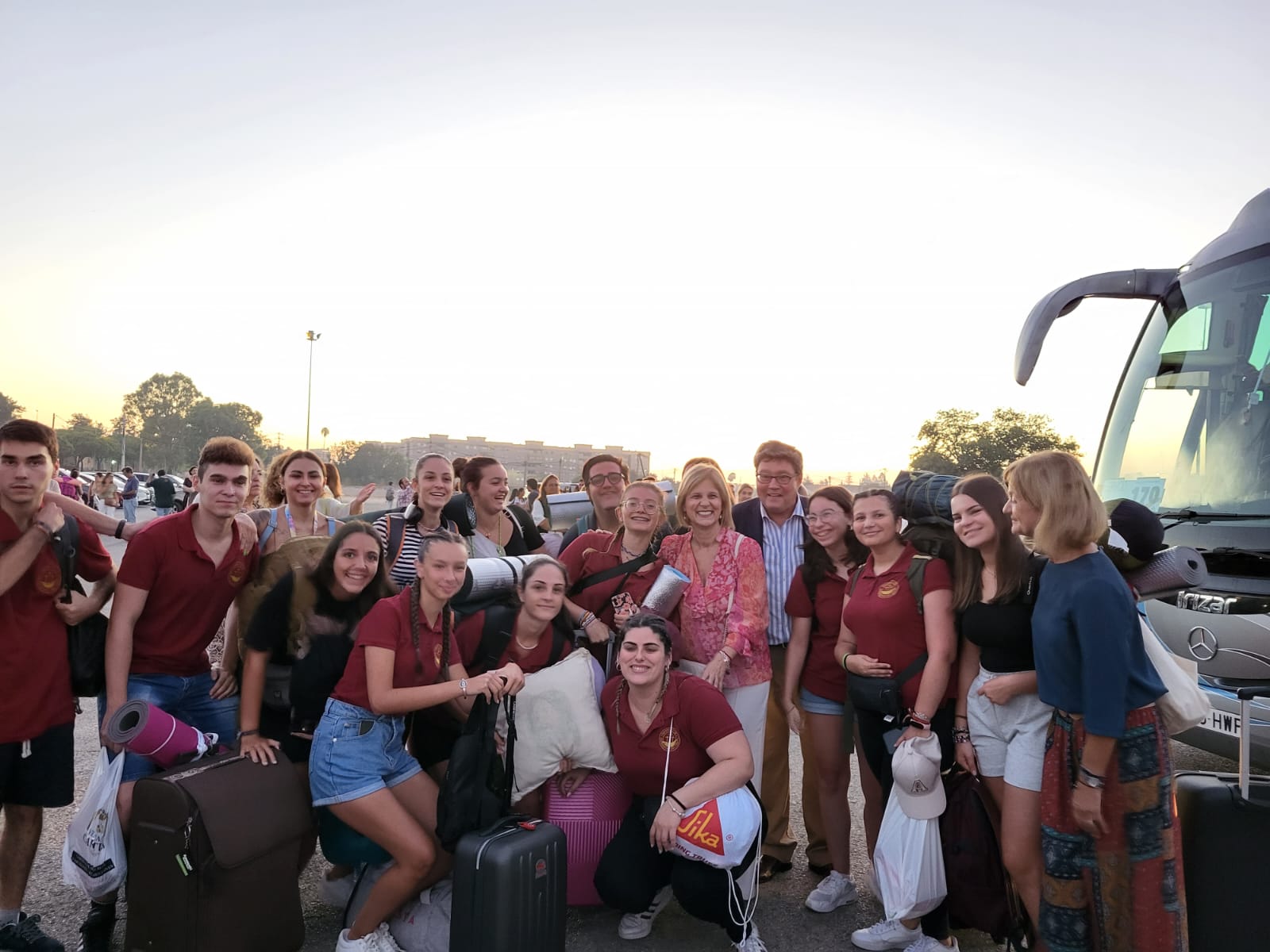 La alcaldesa despide a los jóvenes de la diócesis Asidonia-Jerez camino de Lisboa