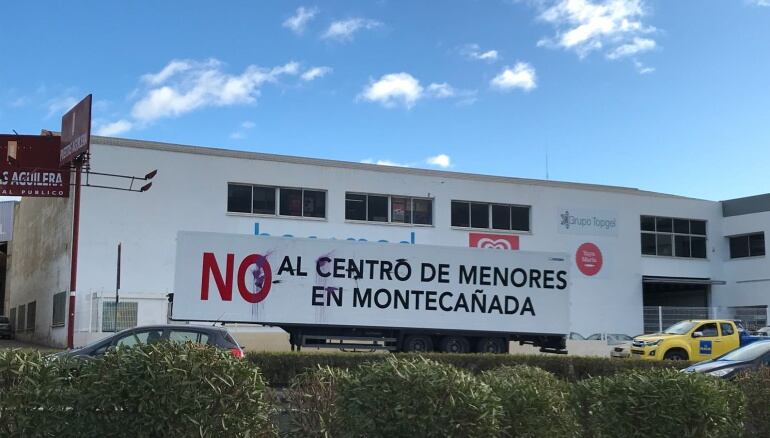 Una pintada contra el centro de menores en Paterna