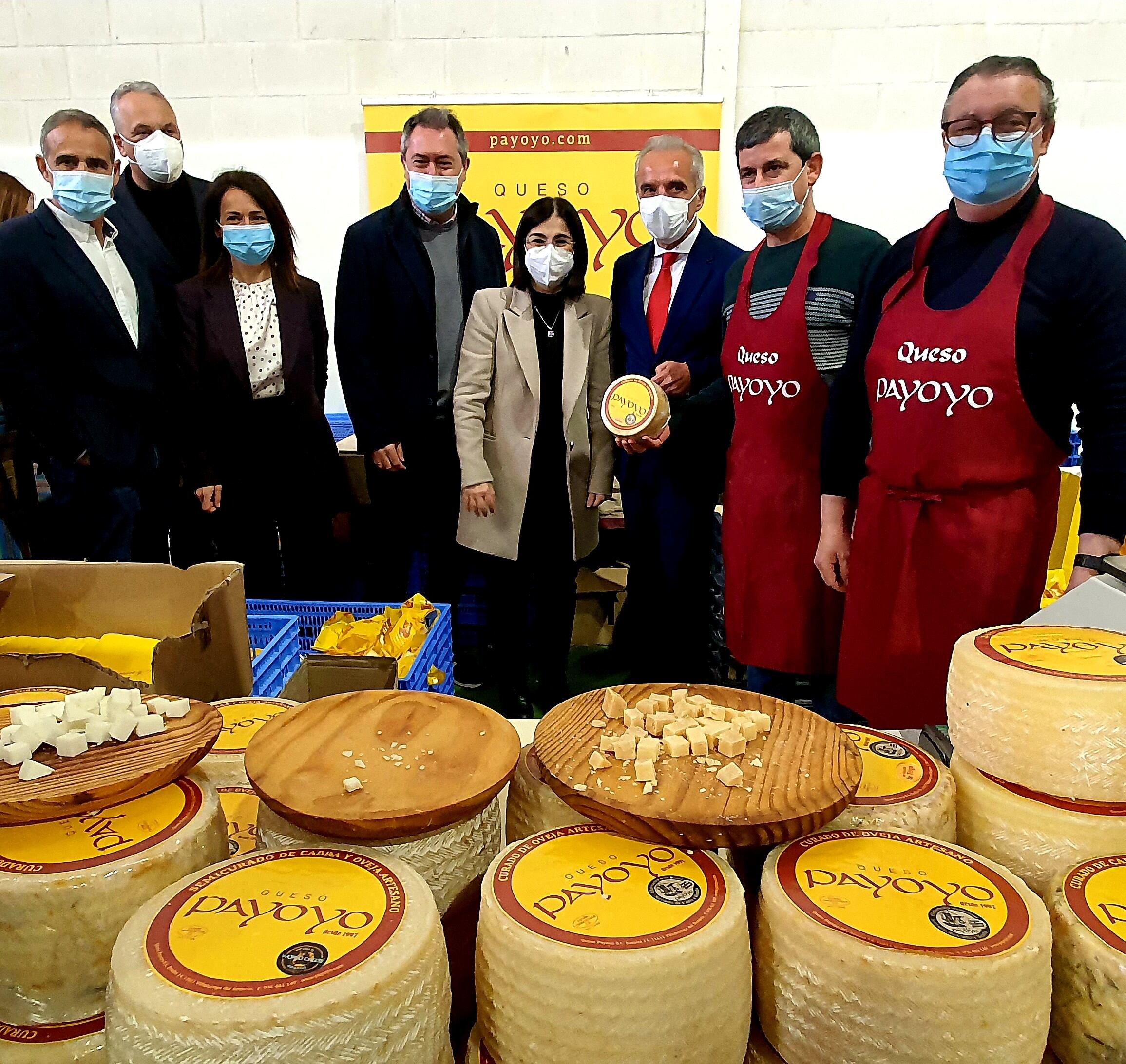 La Ministra Carolina Darias visita Villaluenga y su feria del queso