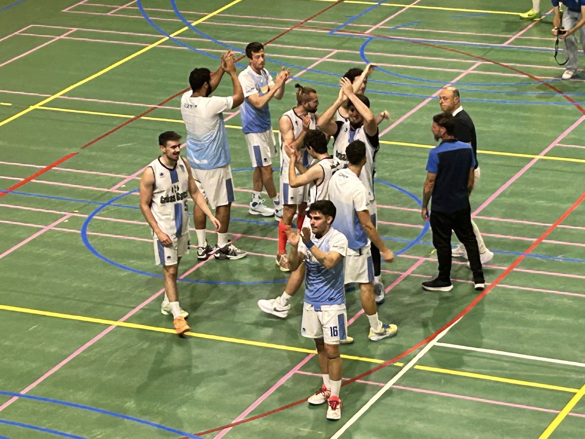 El V74 celebra la victoria final