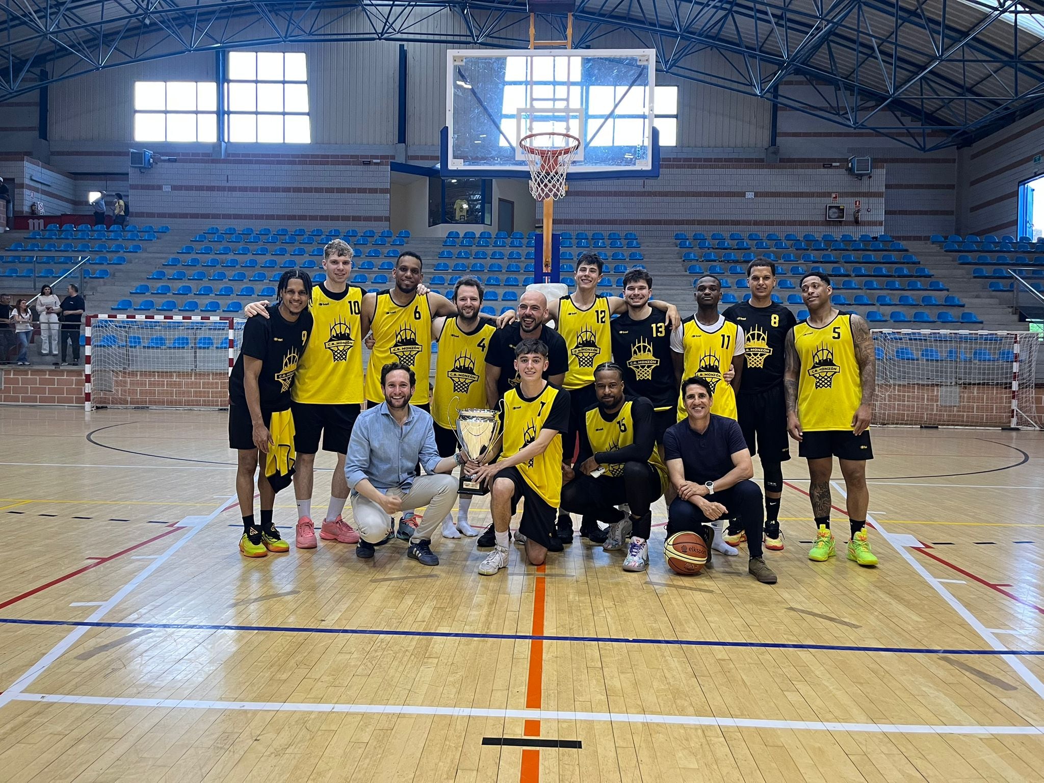 Club Baloncesto Monzón ascenso a primera nacionalA1