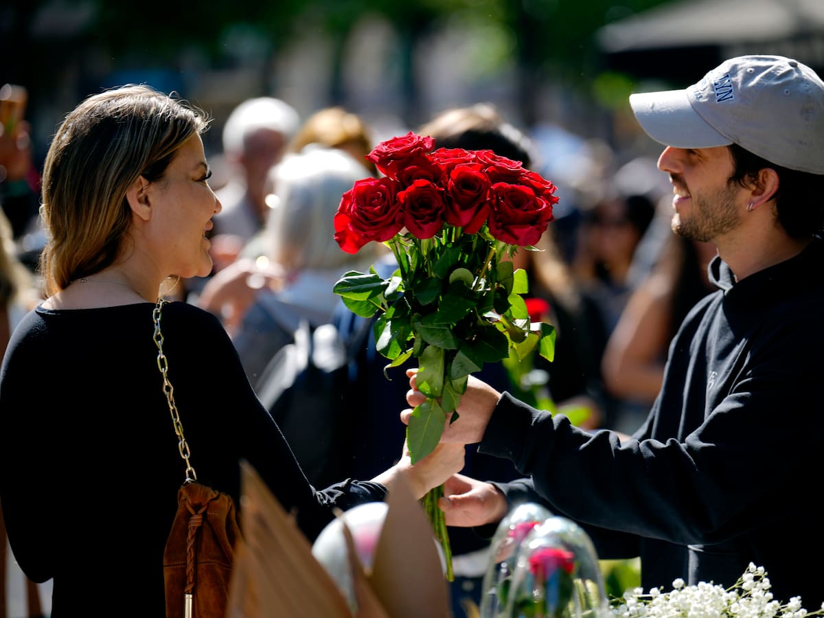 Tallar la tija cada dos dies: trucs per fer que les roses durin més