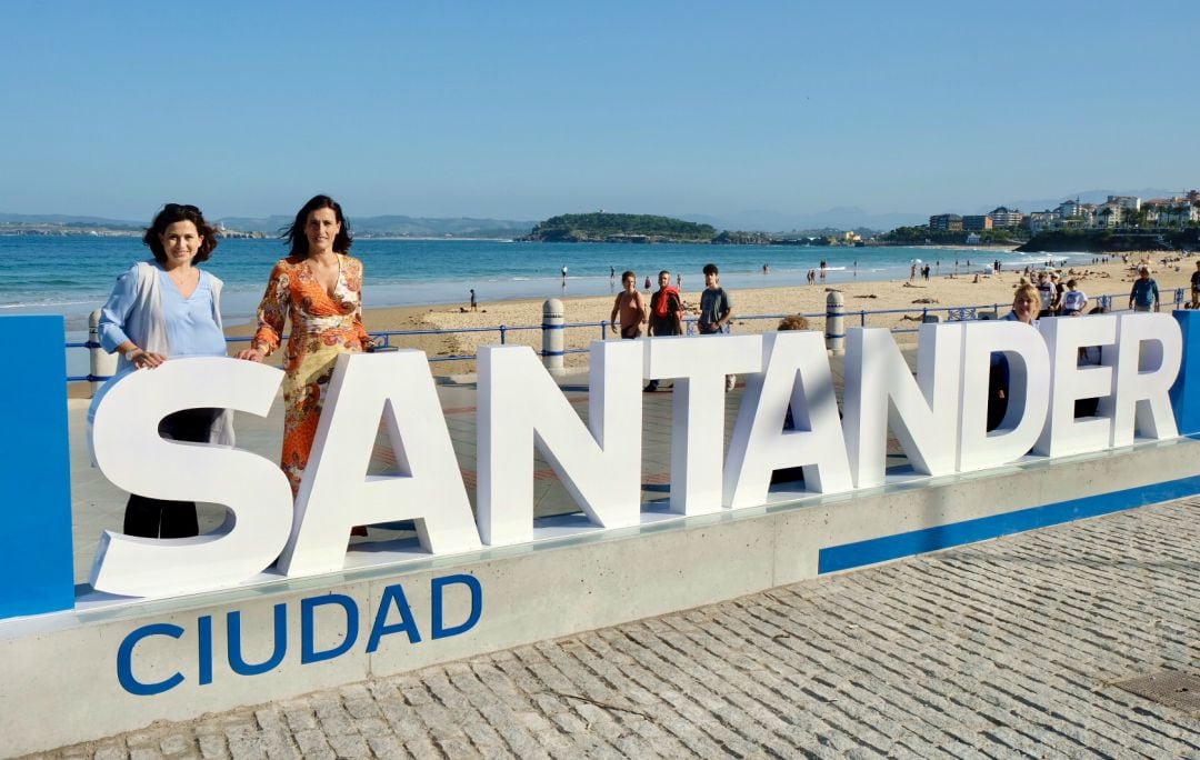 Miriam Diaz, concejala de turismo y Gema Igual, alcaldesa de Santander.
