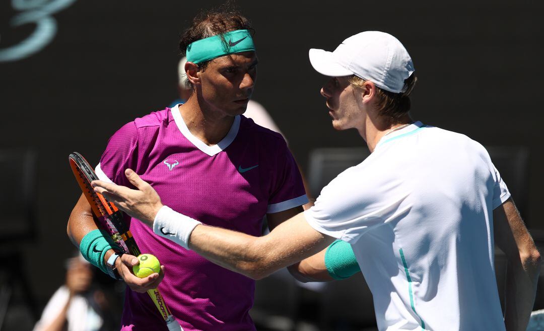 Shapovalov y Nadal discuten durante el partido