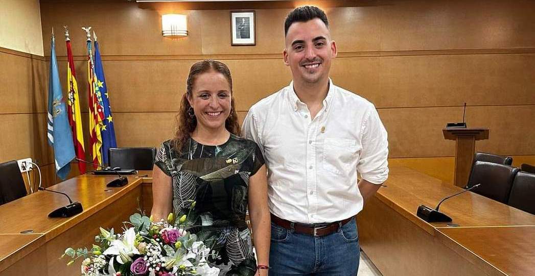 Gemma Altur, nueva Fallera Major, junto al presidente de la Junta Local Fallera, Óscar Císcar.