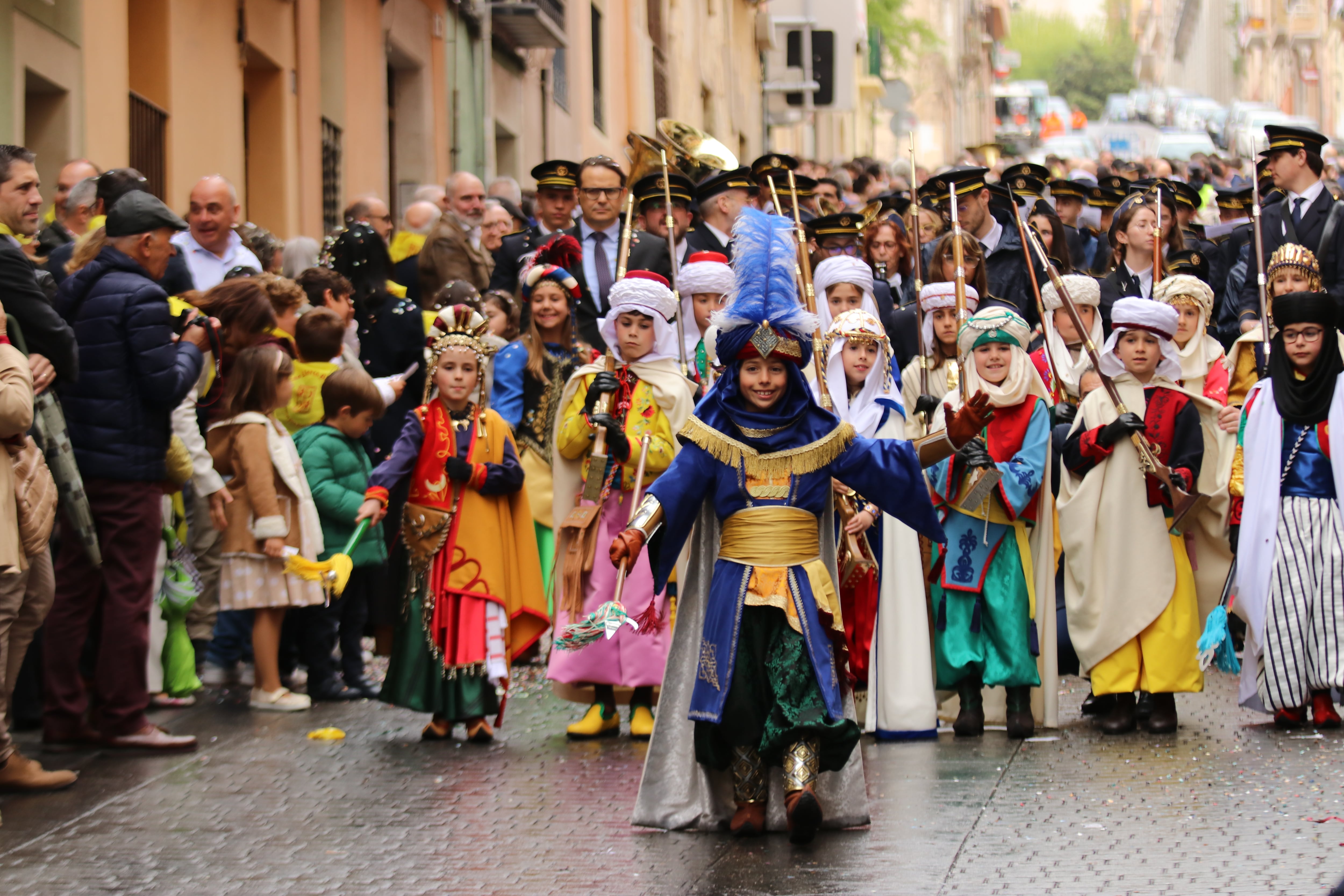 Sargento Infantil Moro conduce el bando de la media luna en la Gloria infantil 2026