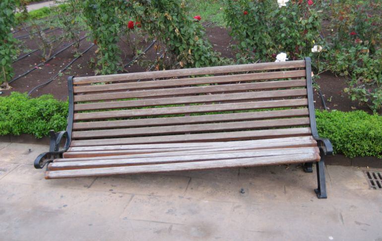 Arreglar un banco roto es una de las reparaciones más habituales