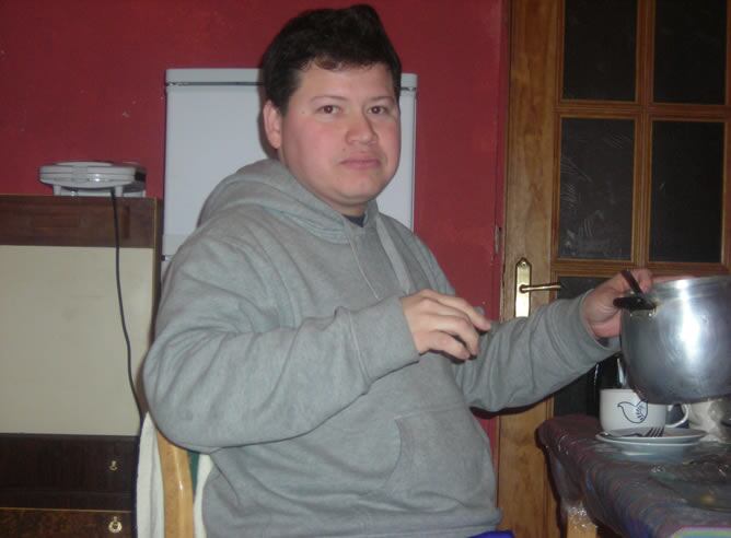 Ramón deja Madrid después de seis años para buscar trabajo en Málaga y Barcelona.