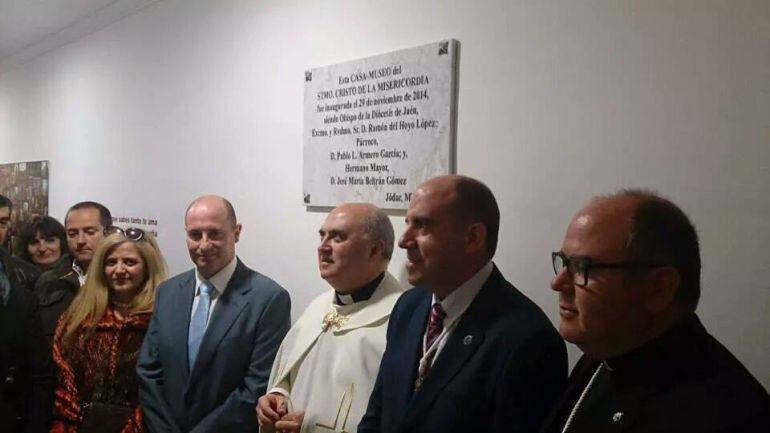 Pablo Luis Armero (priemro a la derecha) en la inauguración de la Casa Museo del Cristo de la Misericordia