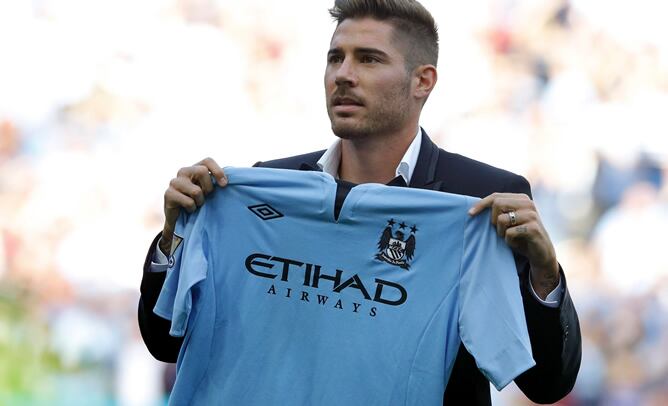 El jugador español ha sido presentado este sábado como futbolista del actual campeón de la Premier League