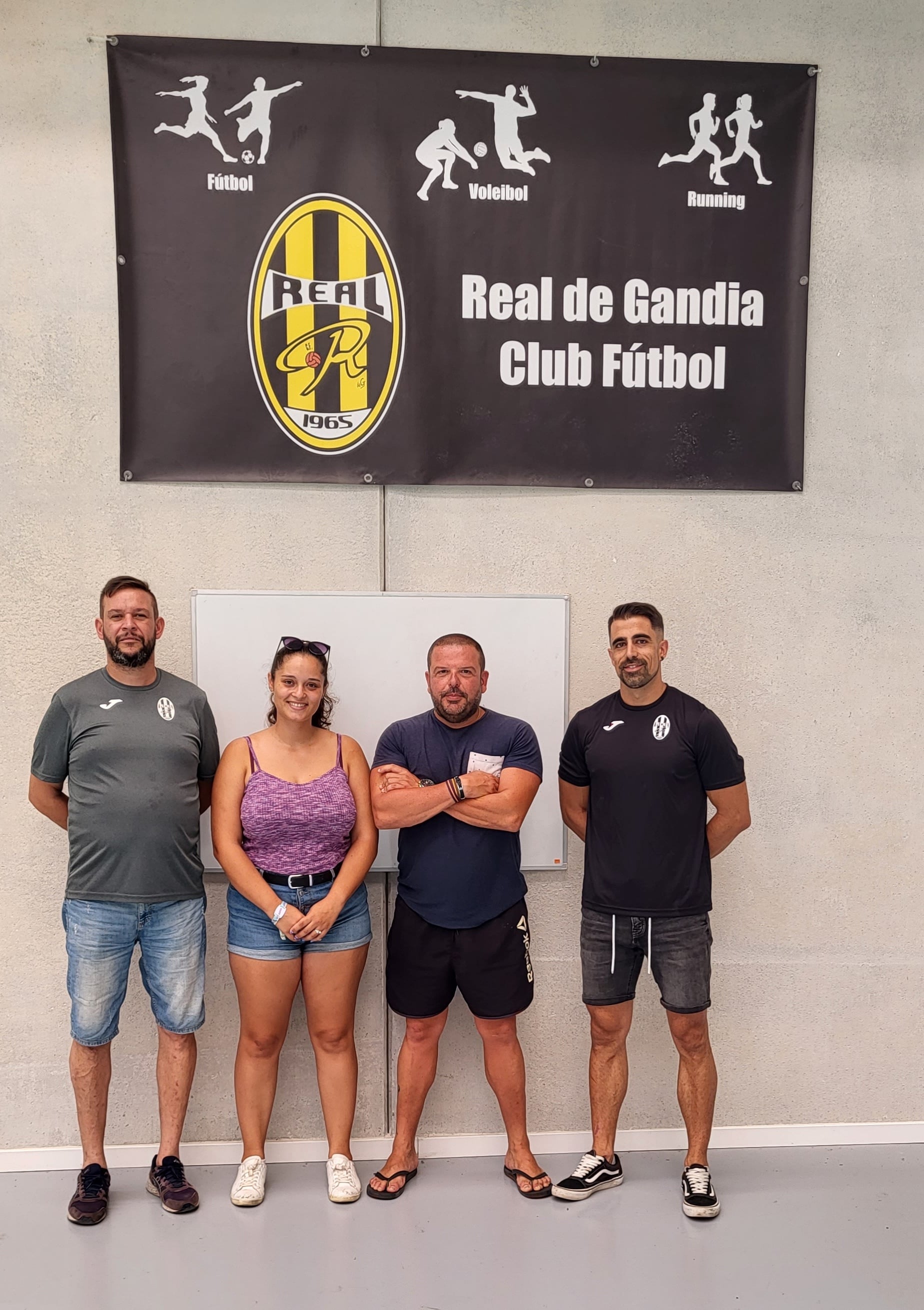 Parte del cuerpo técnico del vóley del Real de Gandia