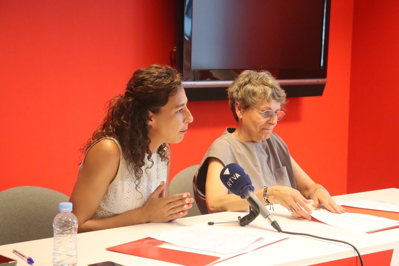 La consellera general del PS, Susanna Vela, i la secertària d'organització del partit, Maria Nazzaro