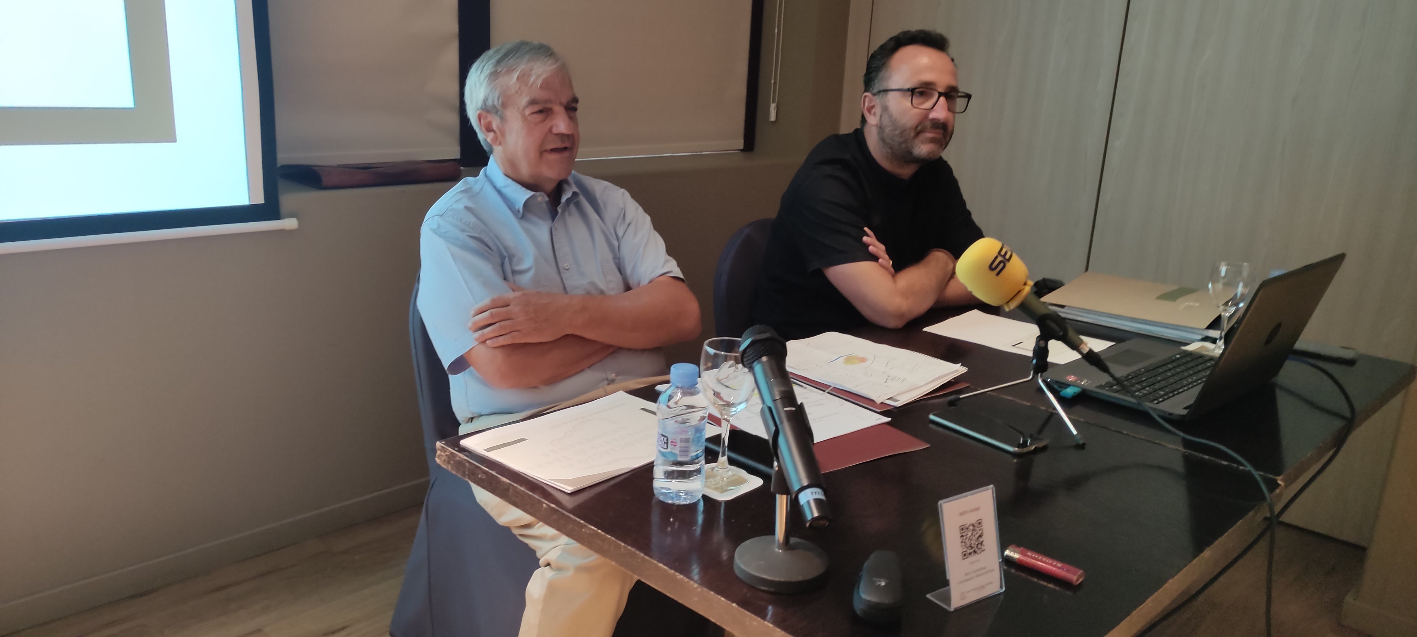 El president de l&#039;Associació de propietaris de terres andorranes, Josep Duró (e), i el tresorer, Jordi Cerqueda (d) durant la roda de premsa d&#039;aquest dimarts.